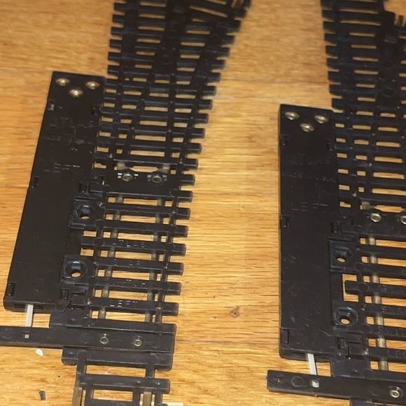 H0 SCALE TRUE-TRACK SNAP-SWITCHES(3) one right/2 left - Picture 10 of 10